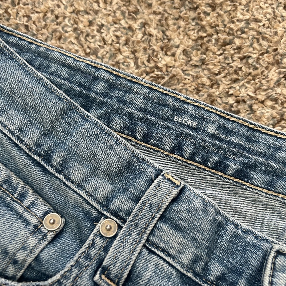 AG Adriano Goldschmied | Medium Wash Distressed Hem Becke Relaxed Slim Short - Picture 5 of 10